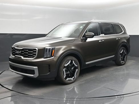 Certified 2025 Kia Telluride S FWD image 22