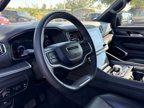 Used 2024 Jeep Wagoneer L Series II w/ Flexible Seating Group AWD/4WD image 16