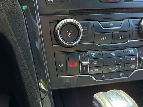 Used 2017 Ford Explorer XLT w/ Equipment Group 202A AWD/4WD image 14