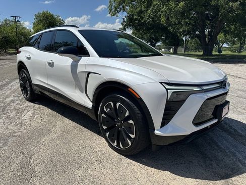New 2025 Chevrolet Blazer EV RS image 4