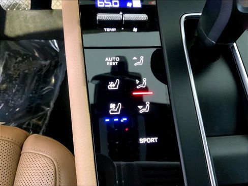 Certified 2023 Porsche Macan AWD/4WD image 39