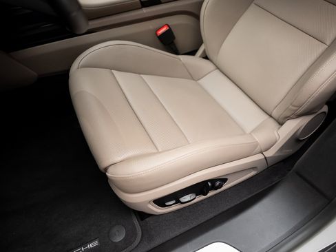 Used 2023 Porsche Taycan 4S image 61