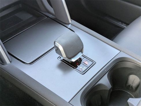 Certified 2025 Land Rover Discovery Sport Dynamic SE image 9