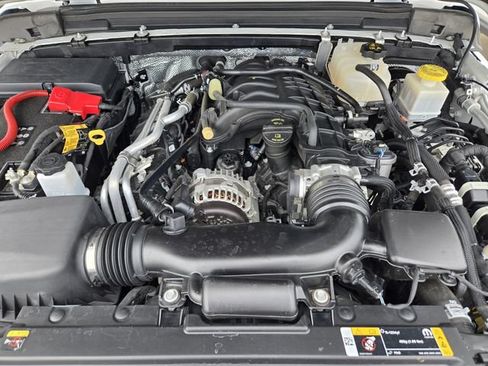 Used 2024 Jeep Gladiator Rubicon AWD/4WD image 39