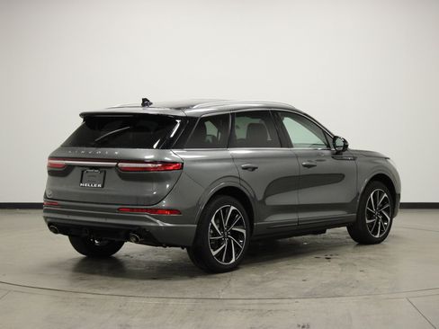 Used 2023 Lincoln Corsair Grand Touring image 8