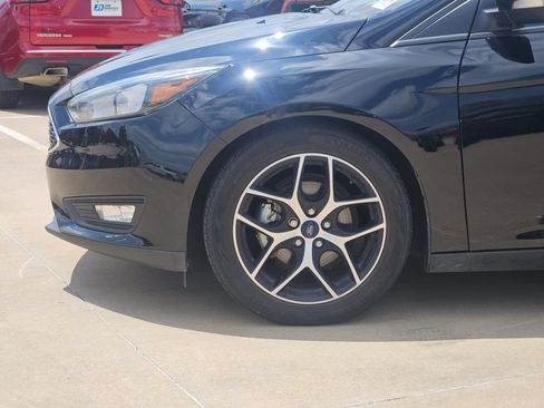 Used 2017 Ford Focus SEL w/ Cold Weather Package FWD image 10
