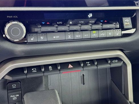 New 2026 Toyota Tundra Limited AWD/4WD image 18