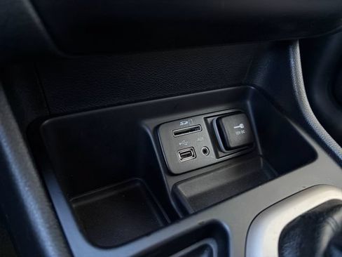 Used 2017 Jeep Cherokee 75th Anniversary FWD image 31