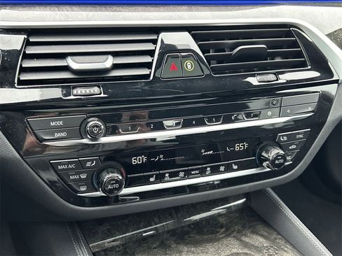 Used 2022 BMW M550i xDrive M550i xDrive w/ Executive Package image 21