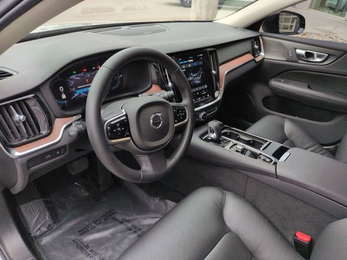 Used 2025 Volvo S60 T8 Plus image 14