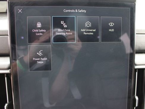Used 2025 GMC Yukon Denali w/ Sun & Power Step Package image 30