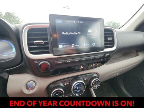 Used 2024 Hyundai Venue SEL image 24