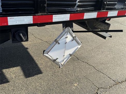 Used 2018 Ford F550 2WD Regular Cab Super Duty image 37