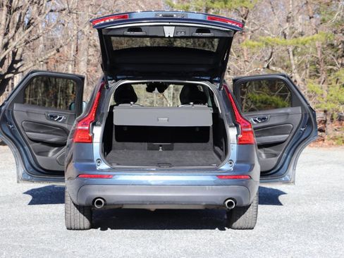 Used 2018 Volvo XC60 T6 Momentum w/ Convenience Package image 5