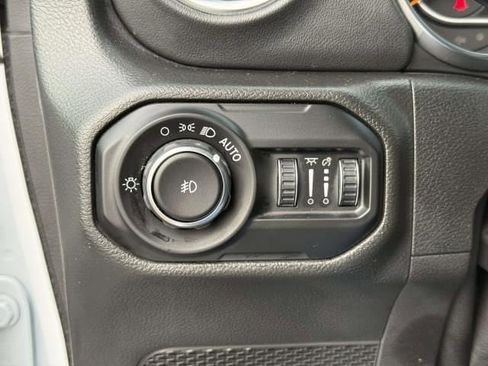 Used 2021 Jeep Wrangler Unlimited Sahara AWD/4WD image 19
