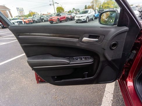 Used 2018 Chrysler 300 Touring L image 15