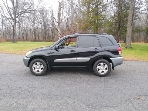 Used 2002 Toyota RAV4 4WD image 3