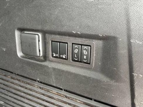 Used 2024 GMC Yukon Denali AWD/4WD image 38