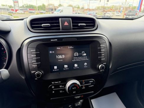 Used 2018 Kia Soul + FWD image 22