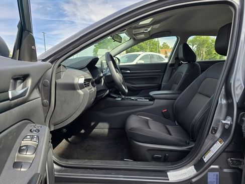 Used 2024 Nissan Altima 2.5 SV image 18