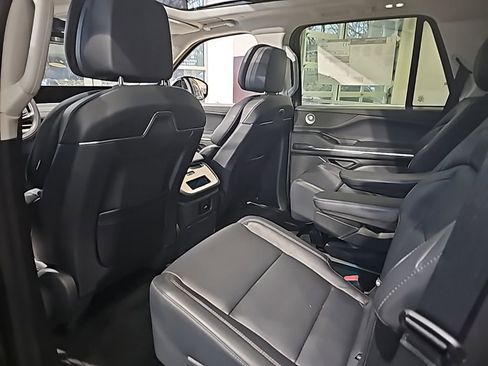 New 2025 Lincoln Navigator Reserve image 7