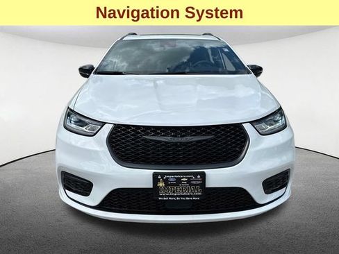 Used 2025 Chrysler Pacifica Limited FWD image 4