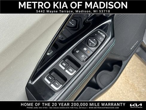 Used 2018 Kia Niro EX Premium FWD image 12