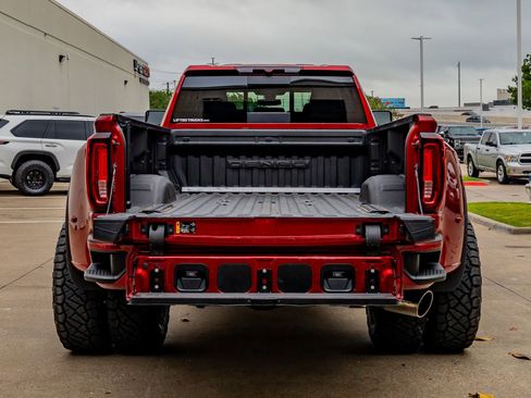 Used 2022 GMC Sierra 3500 Denali image 9