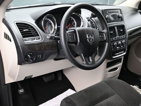 Used 2016 Dodge Grand Caravan SE w/ Quick Order Package 29E SE image 13