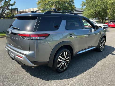 Certified 2025 Nissan Pathfinder Platinum w/ Cargo Package AWD/4WD image 4