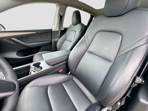 Used 2025 Tesla Model Y Long Range RWD image 19