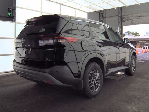 Used 2023 Nissan Rogue S FWD image 4