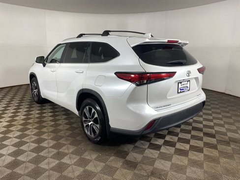 Used 2023 Toyota Highlander XLE image 7