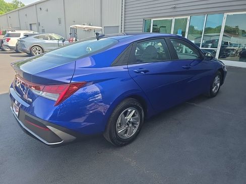 Used 2025 Hyundai Elantra Hybrid w/ Cargo Package FWD image 6