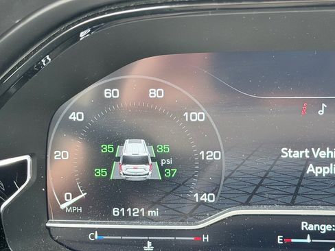 Used 2022 GMC Yukon Denali w/ Denali Premium Package image 12