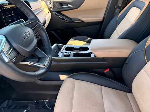 Used 2025 Chevrolet Equinox ACTIV w/ Safety and Technology Package FWD image 18