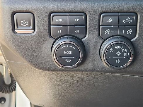 Used 2022 Chevrolet Silverado 1500 ZR2 image 21