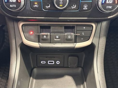 Used 2023 GMC Terrain Denali AWD/4WD image 16