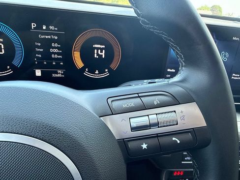 Certified 2025 Hyundai Kona SEL AWD/4WD image 17