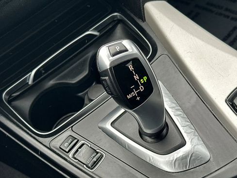 Used 2018 BMW 320i Sedan image 19