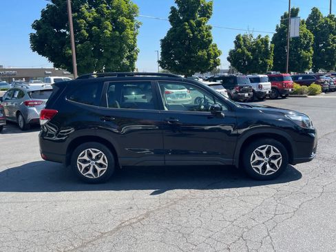 Used 2020 Subaru Forester Premium AWD/4WD image 6