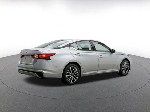 Used 2025 Nissan Altima 2.5 SV FWD image 9