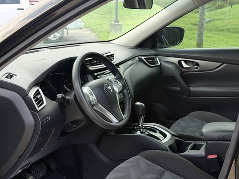 Used 2016 Nissan Rogue S w/ Appearance Package FWD image 13