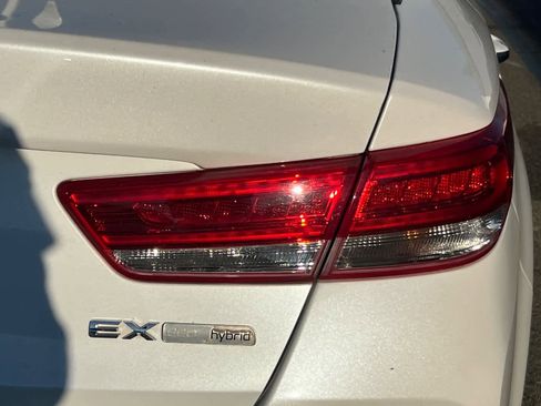Used 2017 Kia Optima EX image 17