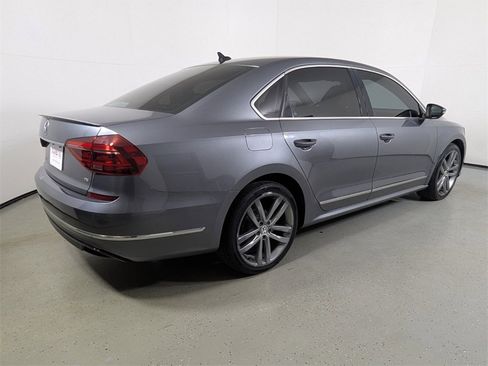 Used 2018 Volkswagen Passat 2.0T SEL Premium image 7