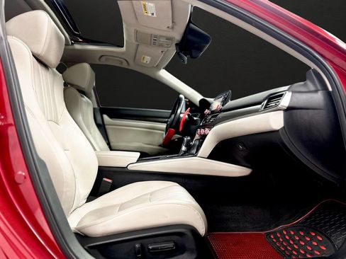 Used 2018 Honda Accord Touring image 15
