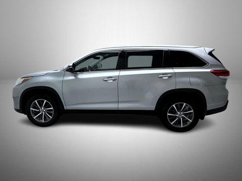 Used 2019 Toyota Highlander XLE AWD/4WD image 8