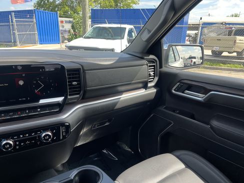 Used 2026 GMC Sierra 1500 SLT AWD/4WD image 33
