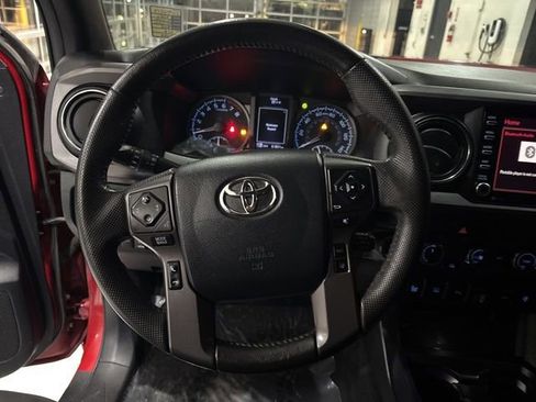 Used 2020 Toyota Tacoma TRD Off-Road image 13