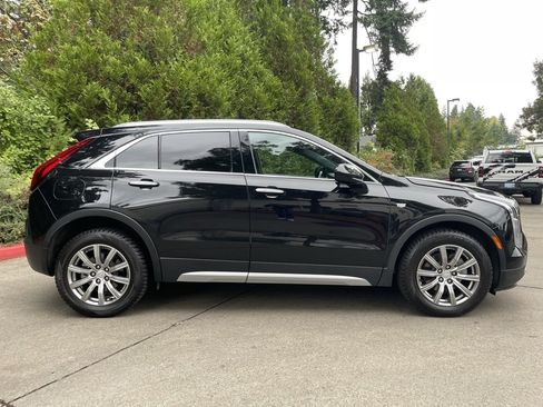 Used 2020 Cadillac XT4 Premium Luxury image 3